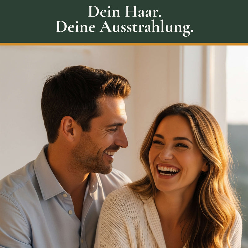 Glückliches Paar mit gesundem und vollem Haar als Ergebnis der regelmäßigen Anwendung des Wellrelaxx Haaröls zur Unterstützung des natürlichen Haarwachstums.